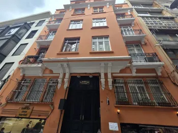 Tarihi İstanbul binasında Galata ikinci el daire